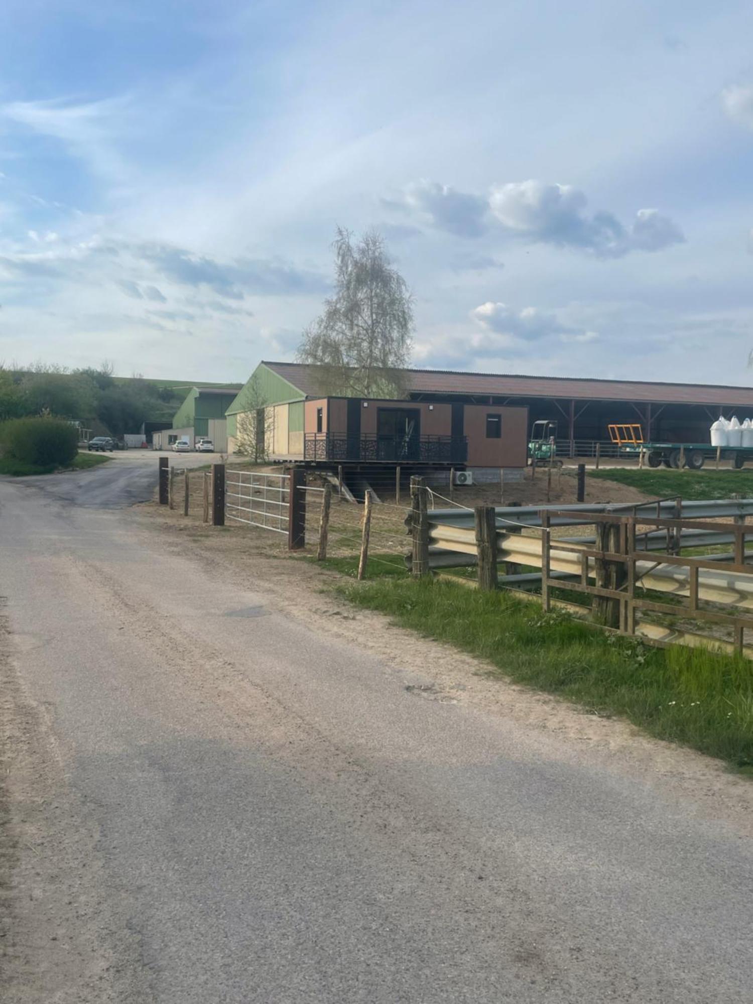 فيلا Au Coeur De La Ferme 2 Lacroix-sur-Meuse المظهر الخارجي الصورة